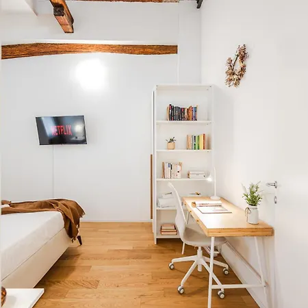 Storia Bolognese, Residenza Alte Mura Daire *